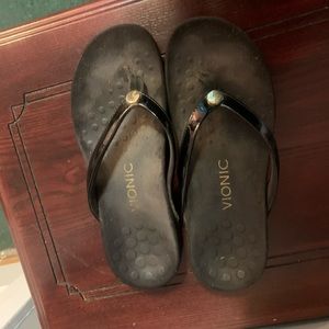 Vionic flip flop sandals
